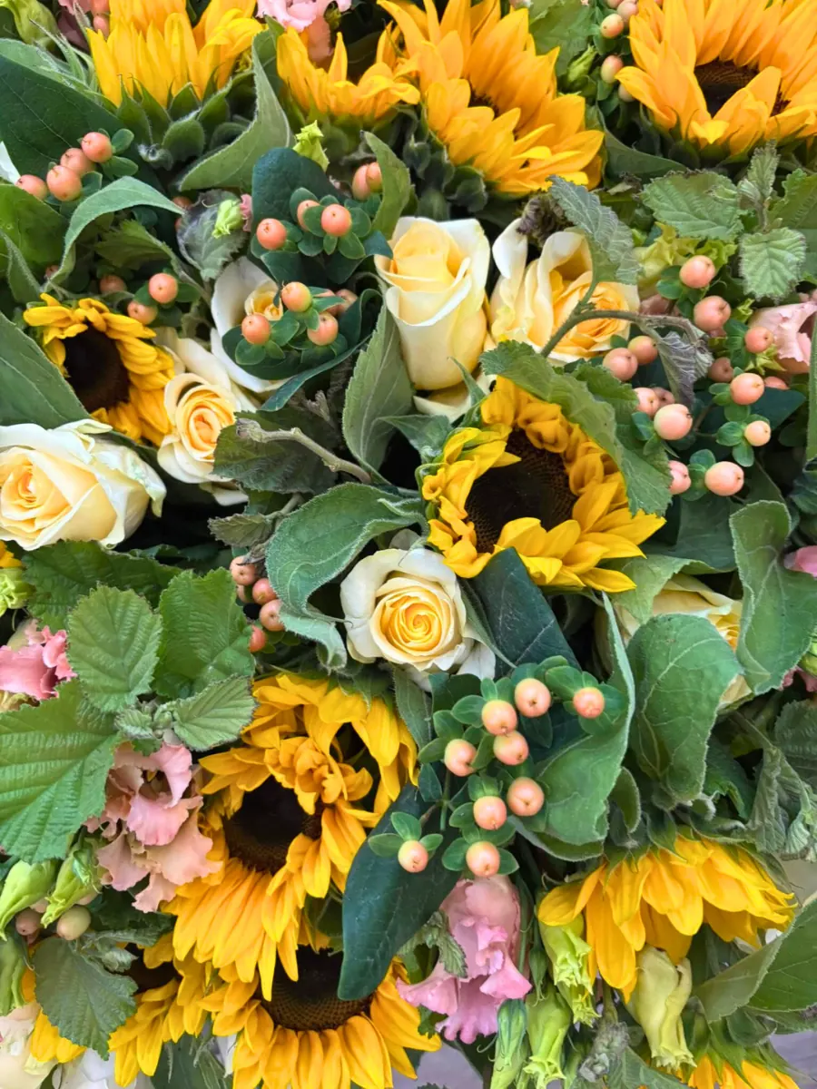 Bouquet tournesols et roses