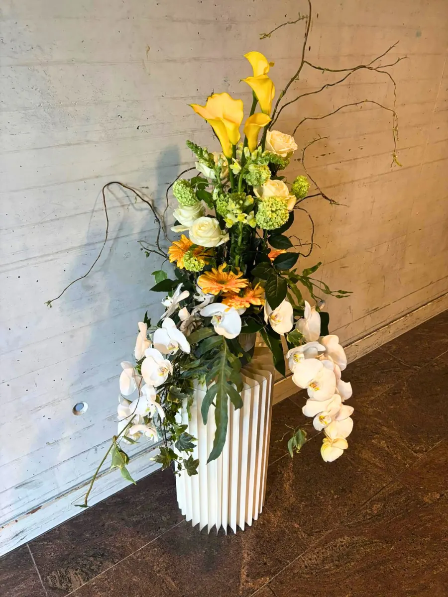 Composition florale pour entreprise par Chantal Trabaud
